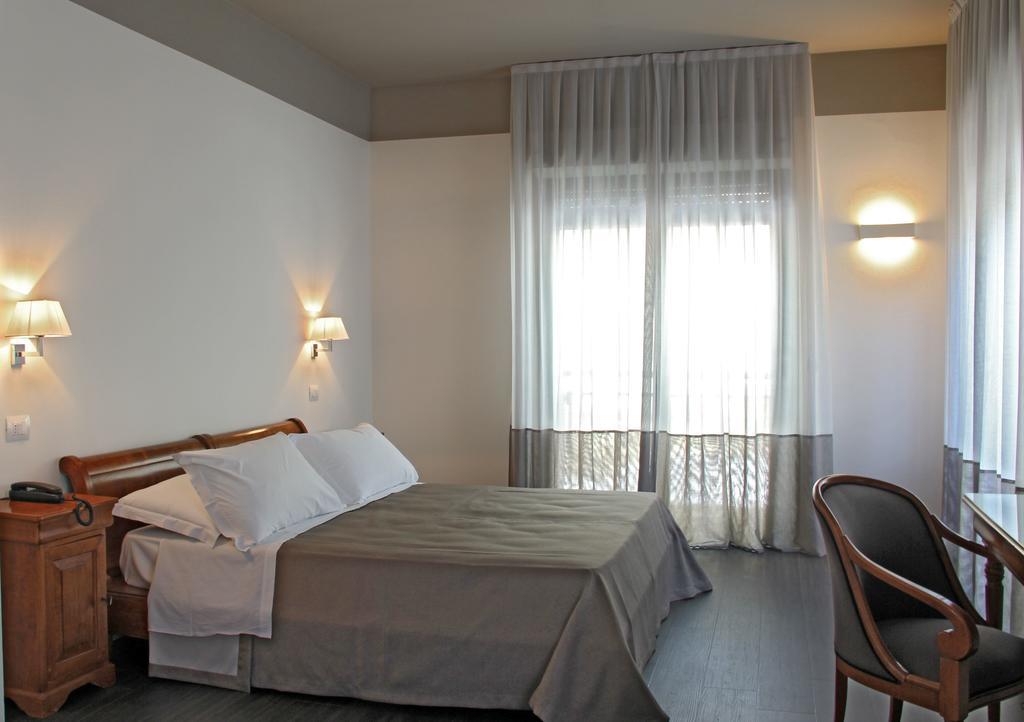 Hotel Cristallo Cattolica Pokój zdjęcie